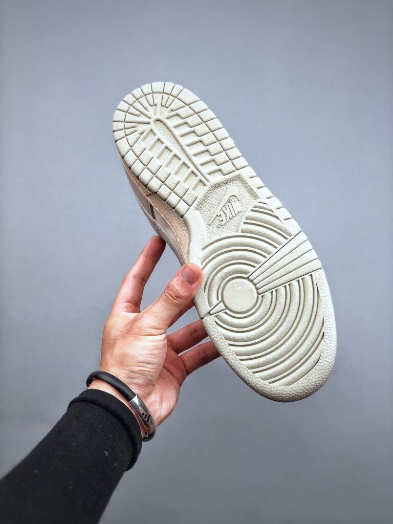 图片[8]-优势放店 F版 耐克Nike WMNS SB Dunk Low”Light Bone”扣篮系列低帮休闲运动滑板板鞋“皮革骨白”采用头层皮革鞋面组合材质#垫嵌入缓震乳胶+Sole真气垫装置#原比值开发耐磨橡胶大底-灵梦百货