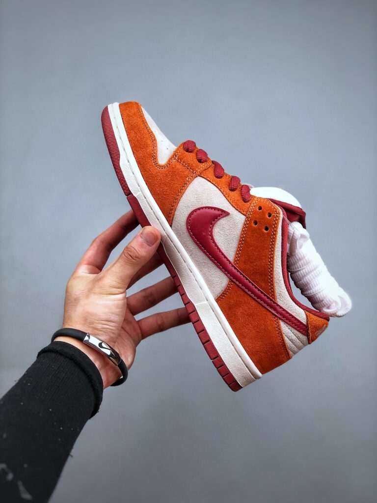 图片[1]-支持放店 王一博同款，耐克/Nike SB Dunk Low Pro”Dark Russet”扣篮系列低帮休闲运动滑板板鞋“砖红深棕”-灵梦百货